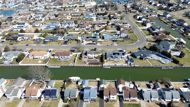 185 East Drive, Copiague, NY 11726