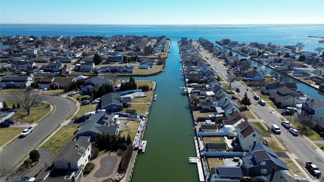 185 East Drive, Copiague, NY 11726