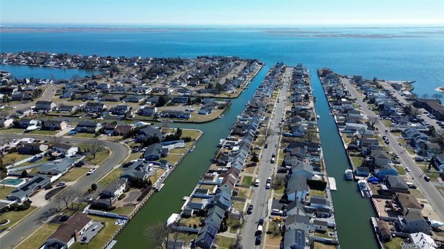 185 East Drive, Copiague, NY 11726