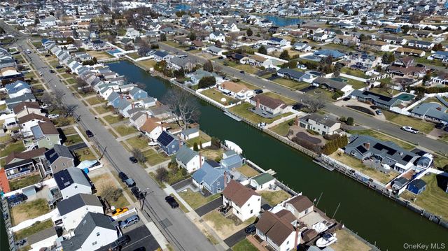 185 East Drive, Copiague, NY 11726