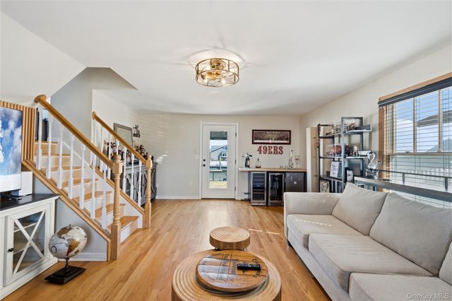 185 East Drive, Copiague, NY 11726