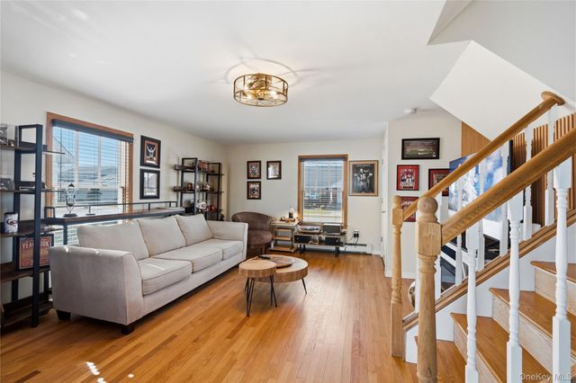 185 East Drive, Copiague, NY 11726