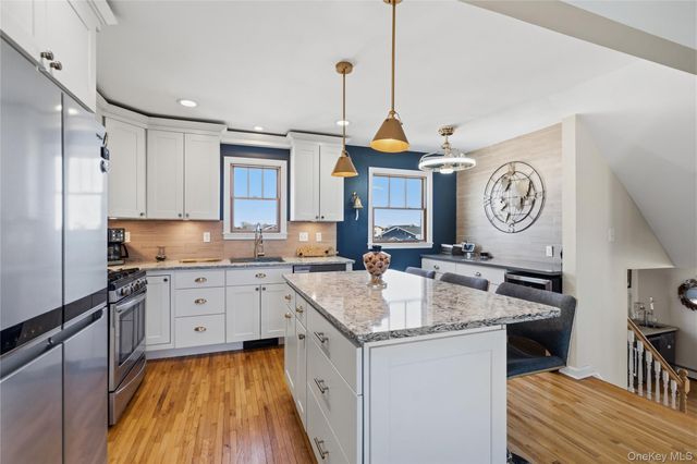 185 East Drive, Copiague, NY 11726