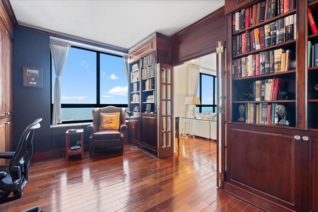 180 E PEARSON Street 4002, Chicago, IL 60611