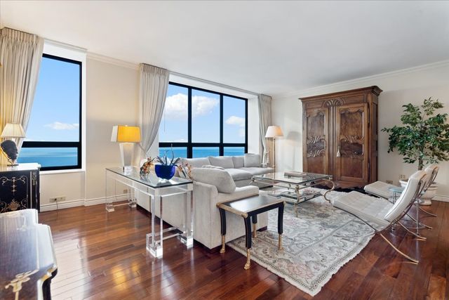 180 E PEARSON Street 4002, Chicago, IL 60611