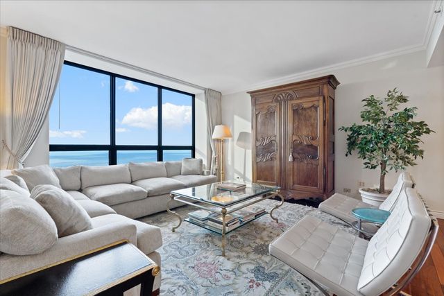 180 E PEARSON Street 4002, Chicago, IL 60611