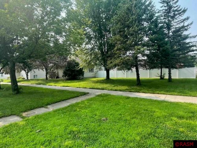416 W Broadway Avenue, St. Peter, MN 56082