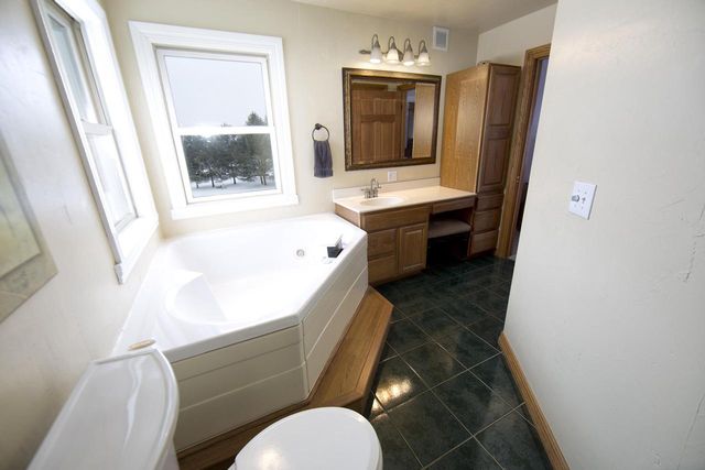 W4087 Parkview COURT, Fond Du Lac, WI 54937