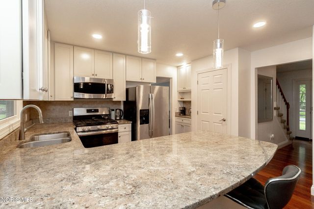 9151 Rolling Hill Road, Holland, OH 43528