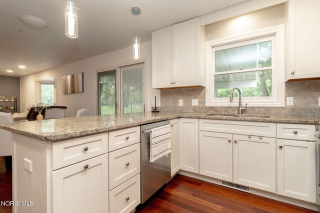 9151 Rolling Hill Road, Holland, OH 43528