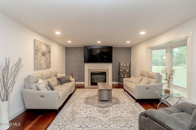 9151 Rolling Hill Road, Holland, OH 43528