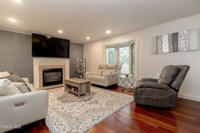 9151 Rolling Hill Road, Holland, OH 43528
