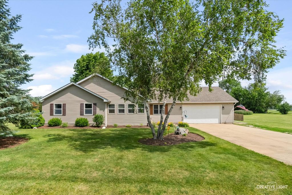 Image 1 of property listing at 4091 E 2370th Road, Sheridan, IL 60551