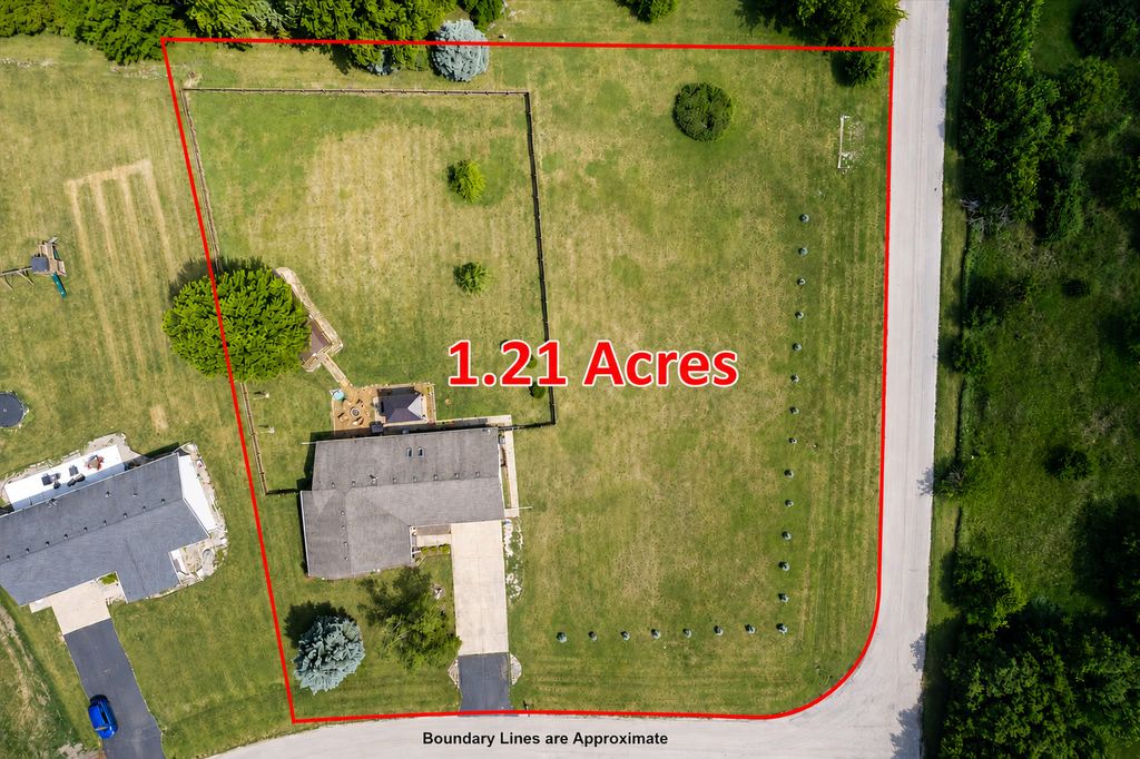 Image 2 of property listing at 4091 E 2370th Road, Sheridan, IL 60551
