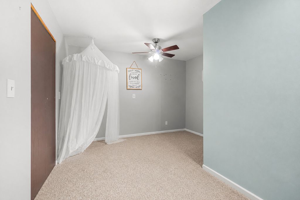 Image 19 of property listing at 4091 E 2370th Road, Sheridan, IL 60551