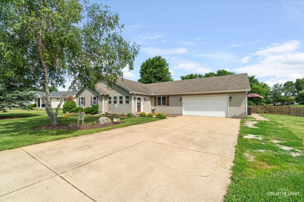 Image 3 of property listing at 4091 E 2370th Road, Sheridan, IL 60551
