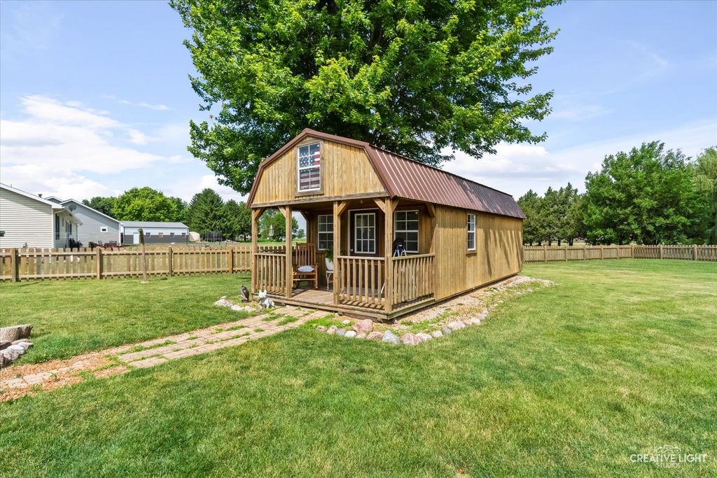 Image 22 of property listing at 4091 E 2370th Road, Sheridan, IL 60551