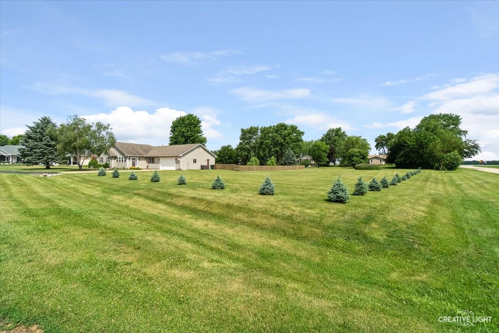 Image 26 of property listing at 4091 E 2370th Road, Sheridan, IL 60551