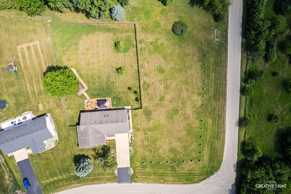 Image 27 of property listing at 4091 E 2370th Road, Sheridan, IL 60551