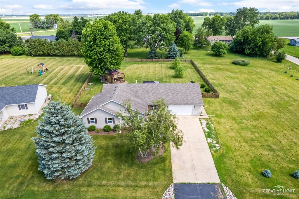 Image 29 of property listing at 4091 E 2370th Road, Sheridan, IL 60551