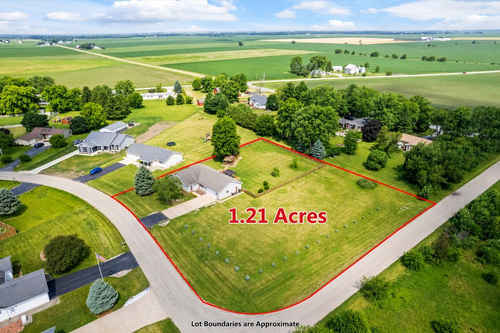 Image 4 of property listing at 4091 E 2370th Road, Sheridan, IL 60551