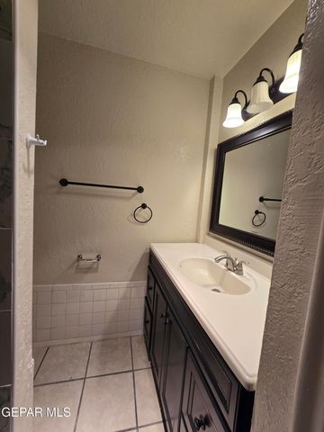 6201 Escondido Drive 9B, El Paso, TX 79912