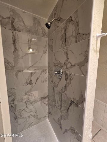 6201 Escondido Drive 9B, El Paso, TX 79912