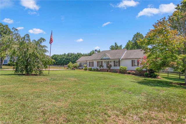 207 Whitestone Drive, Greensboro, NC 27455
