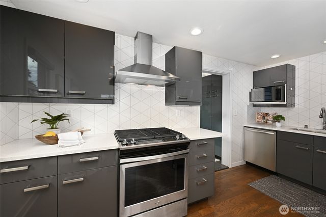 2849 36th Avenue W, Seattle, WA 98199