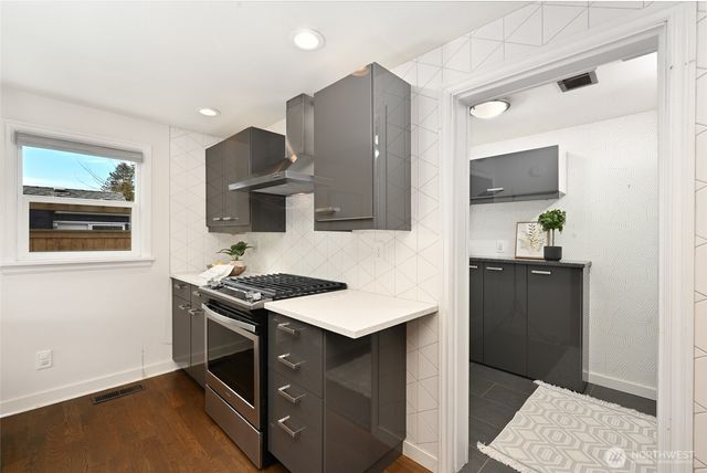 2849 36th Avenue W, Seattle, WA 98199