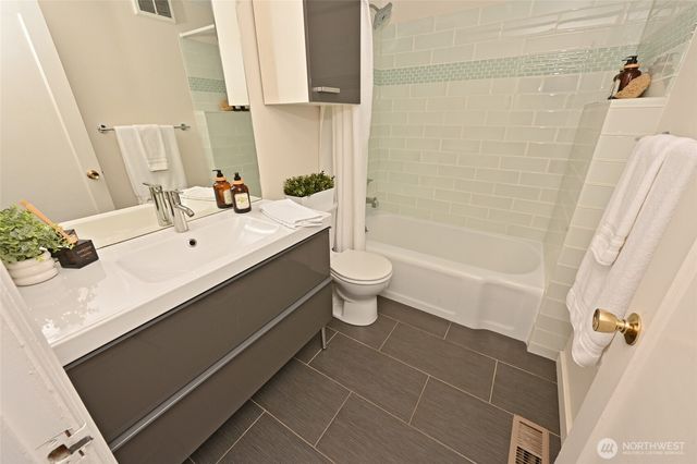 2849 36th Avenue W, Seattle, WA 98199