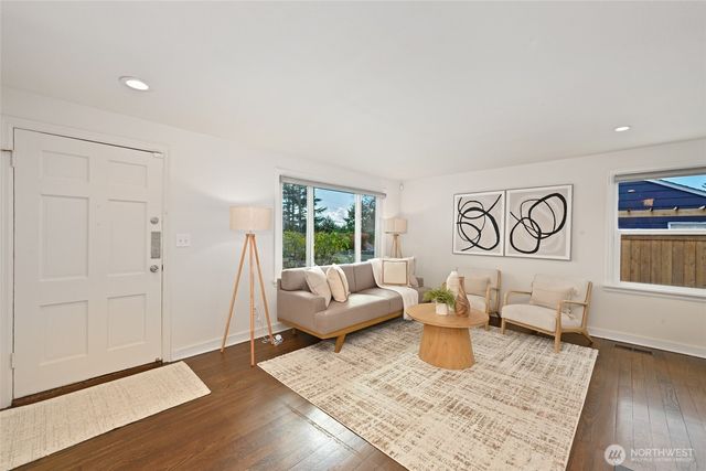 2849 36th Avenue W, Seattle, WA 98199