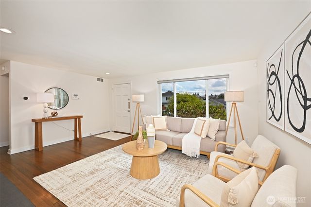 2849 36th Avenue W, Seattle, WA 98199