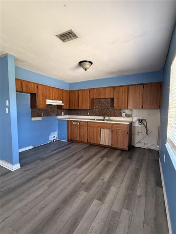 136 MYRTLE AVENUE, Lake Wales, FL 33898