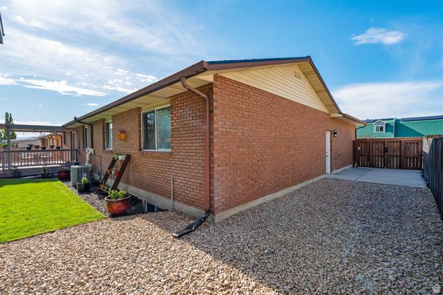 1380 EASTPOINT DR, Sandy, UT 84092