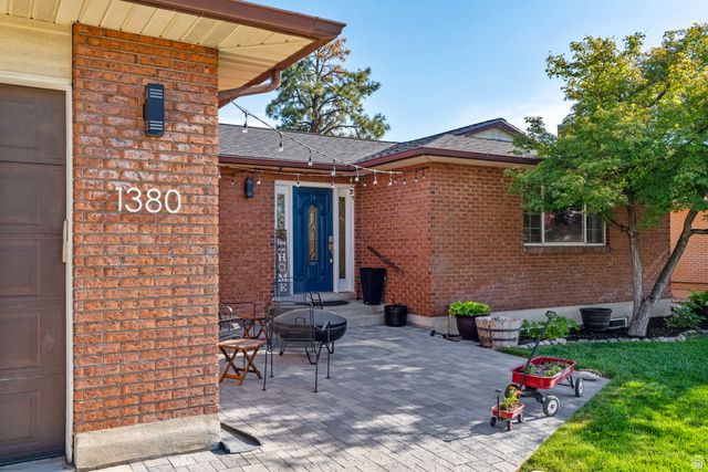 1380 EASTPOINT DR, Sandy, UT 84092