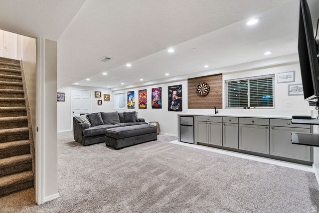1380 EASTPOINT DR, Sandy, UT 84092