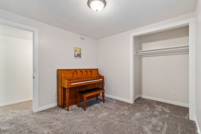 1380 EASTPOINT DR, Sandy, UT 84092