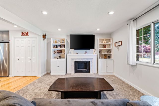 1380 EASTPOINT DR, Sandy, UT 84092