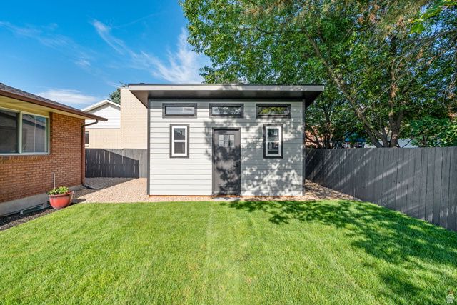1380 EASTPOINT DR, Sandy, UT 84092