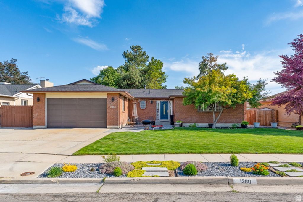 1380 EASTPOINT DR, Sandy, UT 84092