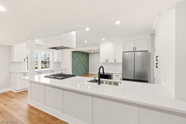 36988 Clearway Drive, Eastlake, OH 44095