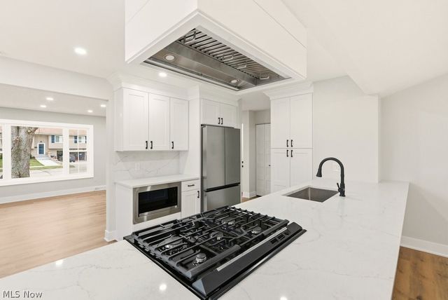 36988 Clearway Drive, Eastlake, OH 44095