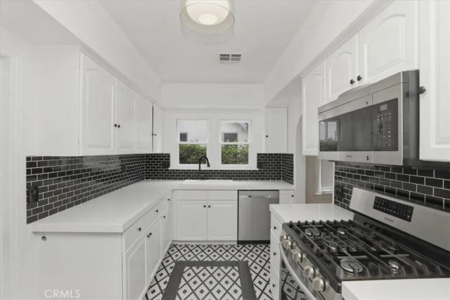 3589 Castle Reagh, Riverside, CA 92506