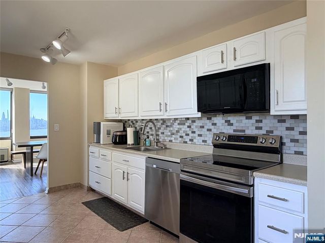 200 Winston Drive 1014, Cliffside Park, NJ 07010