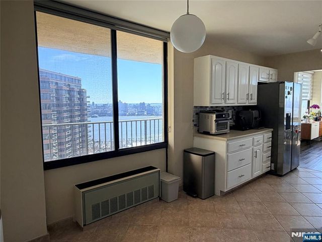 200 Winston Drive 1014, Cliffside Park, NJ 07010