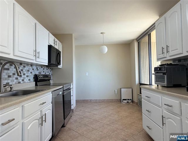 200 Winston Drive 1014, Cliffside Park, NJ 07010