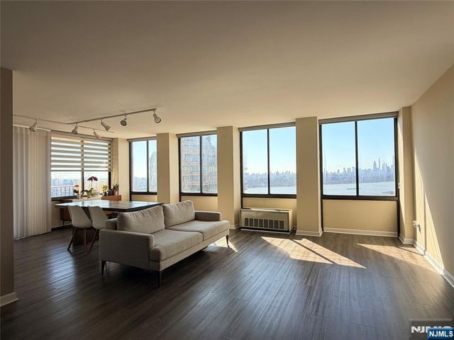 200 Winston Drive 1014, Cliffside Park, NJ 07010