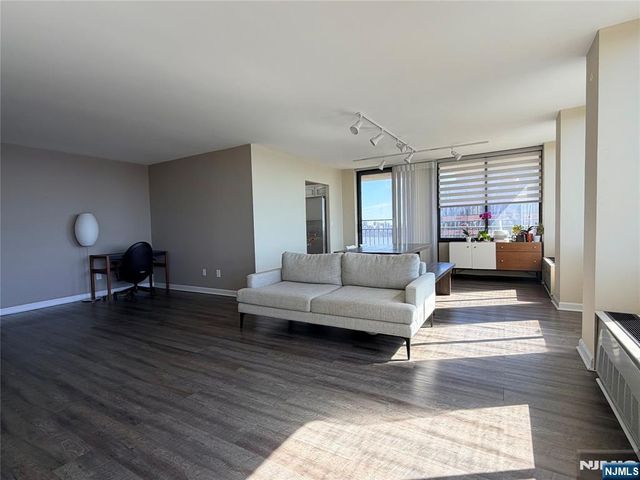 200 Winston Drive 1014, Cliffside Park, NJ 07010