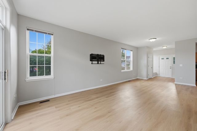 3133 Falling Waters Lane, Lindenhurst, IL 60046